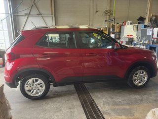 2023 Hyundai Venue Preferred in Hawkesbury, Ontario - 3 - w320h240px