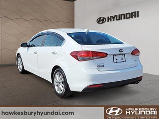 2017 Kia Forte in Hawkesbury, Ontario - 4 - w320h240px