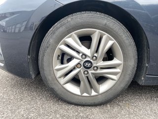 2020 Hyundai Elantra Preferred in Hawkesbury, Ontario - 6 - w320h240px