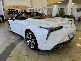 2022  LC 500 CONVERTIBLE ONLY 6746KM WOW STORED INSIDE in Hawkesbury, Ontario - 3 - w320h240px