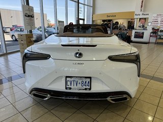 2022  LC 500 CONVERTIBLE ONLY 6746KM WOW STORED INSIDE in Hawkesbury, Ontario - 4 - w320h240px