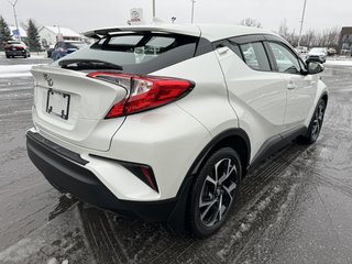 2018  C-HR XLE PREMIUM MAGS ONE OWNER PUSH START in Hawkesbury, Ontario - 4 - w320h240px