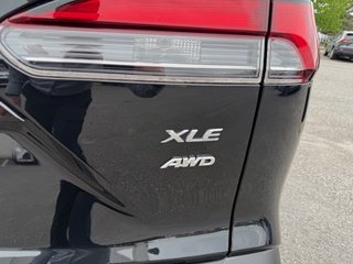 2022 Toyota COROLLA CROSS XLE in Hawkesbury, Ontario - 5 - w320h240px