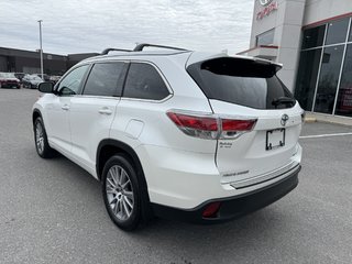 Highlander XLE AWD ROOF MAGS LEATHER NAV ONE OWNER 8 PASS 2016 à Hawkesbury, Ontario - 3 - w320h240px
