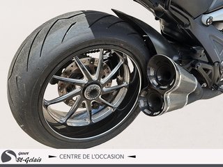 2015-2022 Ducati Diavel  2015 à La Malbaie, Québec - 5 - w320h240px