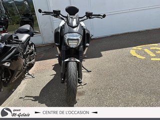 2015-2022 Ducati Diavel  2015 à La Malbaie, Québec - 2 - w320h240px