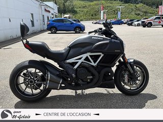 2015-2022 Ducati Diavel  2015 à La Malbaie, Québec - 3 - w320h240px