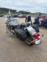 Suzuki VL800  2003 à La Malbaie, Québec - 4 - w320h240px