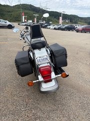 Suzuki VL800  2003 à La Malbaie, Québec - 3 - w320h240px