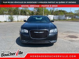 2016 Chrysler 300 300S in Terrebonne, Quebec - 3 - w320h240px