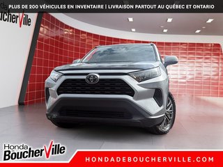 2020 Toyota RAV4 LE in Terrebonne, Quebec - 2 - w320h240px