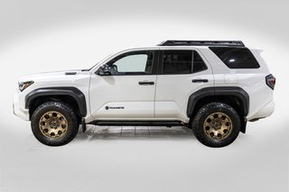 2025 Toyota 4RUNNER HYBRIDE TRAILHUNTER **RARE**JAMAIS ACCIDENTÉ+CUIR+33PO** in Charlemagne, Quebec - 3 - w320h240px