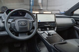 Toyota BZ4X LE **JAMAIS ACCIDENTÉ** CARPLAY+CAMÉRA+MAG 2023 à Charlemagne, Québec - 6 - w320h240px