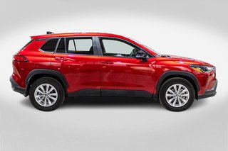 2025 Toyota Corolla Cross LE in Charlemagne, Quebec - 6 - w320h240px