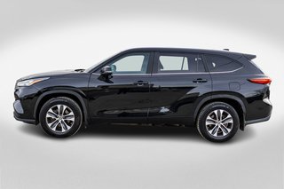 Toyota Highlander XLE AWD **JAMAIS ACCIDENTÉ+CUIR+TOIT+8 PASSAGERS** 2023 à Charlemagne, Québec - 3 - w320h240px