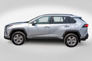 Toyota RAV4 Hybride LE **JAMAIS ACCIDENTÉ+CAMÉRA+CARPLAY+MAG** 2023 à Charlemagne, Québec - 3 - w320h240px