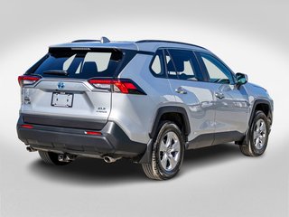 2024 Toyota RAV4 Hybride XLE **JAMAIS ACCIDENTÉ+TOIT+MAG+CARPLAY+CAMÉRA** in Saint-Jérôme, Quebec - 5 - w320h240px
