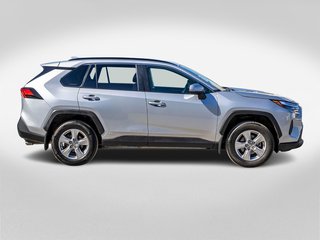 2024 Toyota RAV4 Hybride XLE **JAMAIS ACCIDENTÉ+TOIT+MAG+CARPLAY+CAMÉRA** in Saint-Jérôme, Quebec - 6 - w320h240px