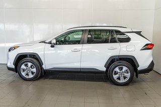 RAV4 XLE AWD **JAMAIS ACCIDENTÉ** TOIT+MAG+CARPLAY 2020 à Charlemagne, Québec - 3 - w320h240px