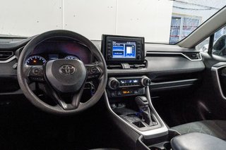 2020 Toyota RAV4 LE AWD+CAMERA+SIÈGES CHAUFFANTS+CARPLAY in Charlemagne, Quebec - 6 - w320h240px