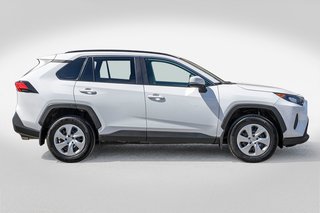 2021 Toyota RAV4 LE AWD **JAMAIS ACCIDENTÉ+CARPLAY+CAMÉRA** in Charlemagne, Quebec - 6 - w320h240px