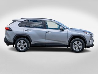 2021 Toyota RAV4 XLE AWD **JAMAIS ACCIDENTÉ+TOIT+CARPLAY+MAG** in Saint-Jérôme, Quebec - 6 - w320h240px