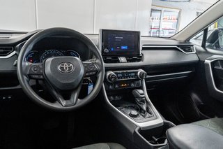 2023  RAV4 Hybride LE **JAMAIS ACCIDENTÉ** CARPLAY+MAG+CAMERA in Charlemagne, Quebec - 6 - w320h240px