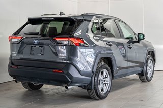 2023  RAV4 Hybride LE **JAMAIS ACCIDENTÉ** CARPLAY+MAG+CAMERA in Charlemagne, Quebec - 4 - w320h240px