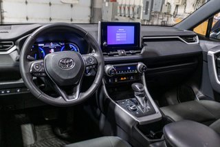 2023 Toyota RAV4 Hybride SE **JAMAIS ACCIDENTÉ+TOIT+CARPLAY+CAMÉRA+MAG** in Charlemagne, Quebec - 6 - w320h240px