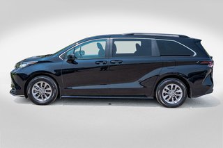 2023 Toyota Sienna hybride LE **JAMAIS ACCIDENTÉ+8 PASSAGERS+CAMÉRA+CARPLAY** in Charlemagne, Quebec - 3 - w320h240px