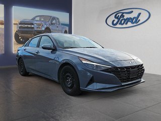 2023 Hyundai Elantra Preferred in Kingston, Ontario - 3 - w320h240px