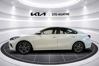 2022 Kia Forte EX IVT **GARANTIE 10 ANS / 200 000KM ** VOLANT+ SIÈGES CHAUFFANTS** in Montréal, Quebec - 4 - w320h240px
