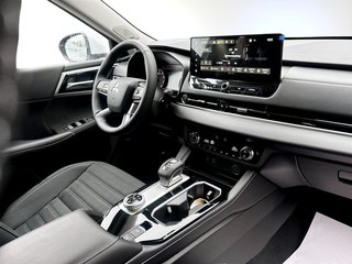 2026 Mitsubishi Outlander LE S-AWC in Kentville, Nova Scotia - 6 - w320h240px