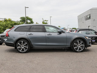 2022 Volvo V90 Cross Country in Ajax, Ontario at Lakeridge Auto Gallery - 4 - w320h240px