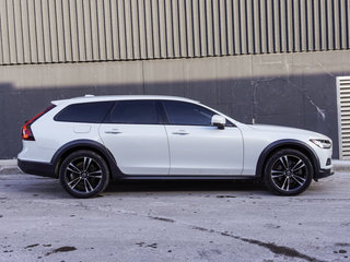 2022 Volvo V90 Cross Country Base in Ajax, Ontario at Lakeridge Auto Gallery - 4 - w320h240px