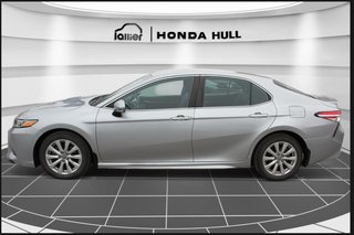 2020 Toyota Camry SE in Gatineau, Quebec - 2 - w320h240px