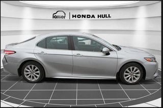 2020 Toyota Camry SE in Gatineau, Quebec - 6 - w320h240px