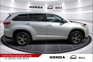 Toyota Highlander LE 2017 à Gatineau, Québec - 6 - w320h240px