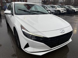 Hyundai Elantra PREFFERRED 2023 à Montréal, Québec - 2 - w320h240px