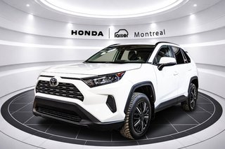 2020 Toyota RAV4 LE in Montréal, Quebec - 3 - w320h240px