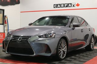 2017 Lexus IS 300 AWD *TOIT OUVRANT* in Quebec, Quebec - 4 - w320h240px