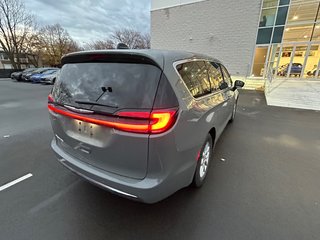 Pacifica Touring L STOW 'N GO JAMAIS ACCIDENTÉ 2023 à Montréal, Québec - 3 - w320h240px