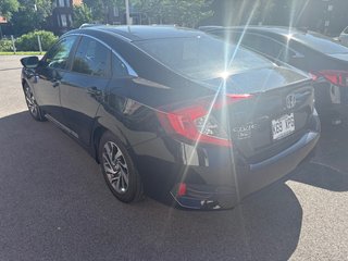 2018 Honda Civic Sedan SE in Montréal, Quebec - 4 - w320h240px