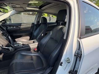 2020 Honda Civic Sedan Touring excellente condition in Montreal, Quebec - 5 - w320h240px