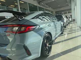 2025 Honda Civic Type R in Montreal, Quebec - 4 - w320h240px
