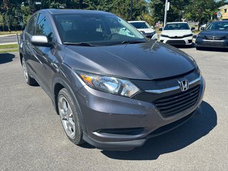 2017 Honda HR-V LX in Montréal, Quebec - 2 - w320h240px