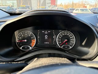2015 Jeep Renegade North AWD in Lachenaie, Quebec - 6 - w320h240px