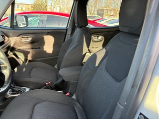 2015 Jeep Renegade North AWD in Lachenaie, Quebec - 5 - w320h240px