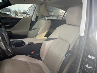 2019 Lexus ES 300h CUIR I TOIT OUVRANT I SIEGES CHAUFFANTS ET VENTILÉS I MAGS I CAMERA I SECURITE ACTIVE in , Quebec - 6 - w320h240px