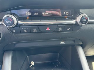 2021 Mazda 3 GT JAMAIS ACCIDENTÉ in , Quebec - 6 - w320h240px
